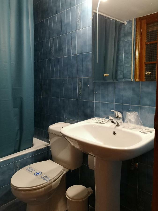 Hostal Becerril Becerril de la Sierra Exteriör bild