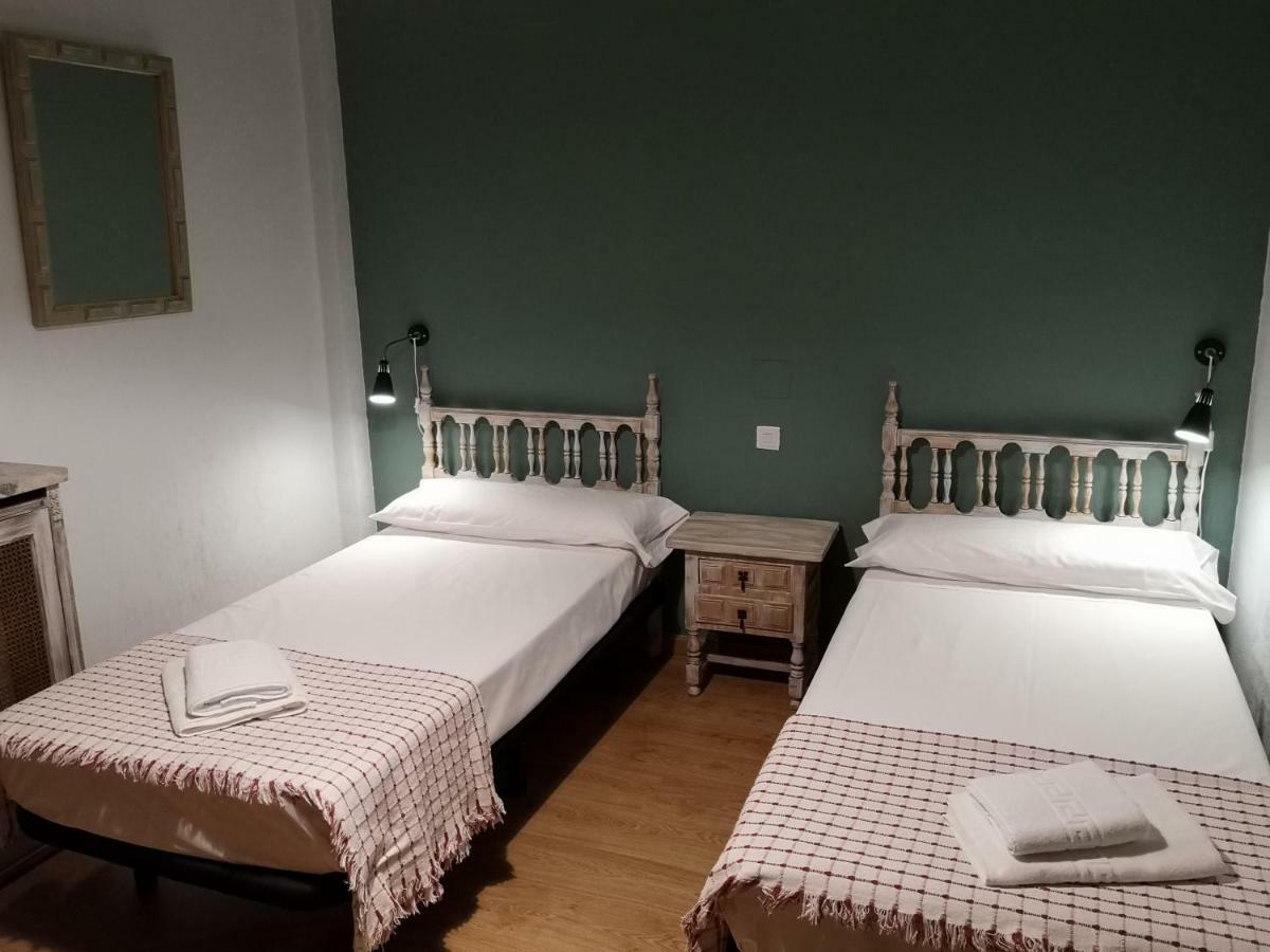 Hostal Becerril Becerril de la Sierra Exteriör bild